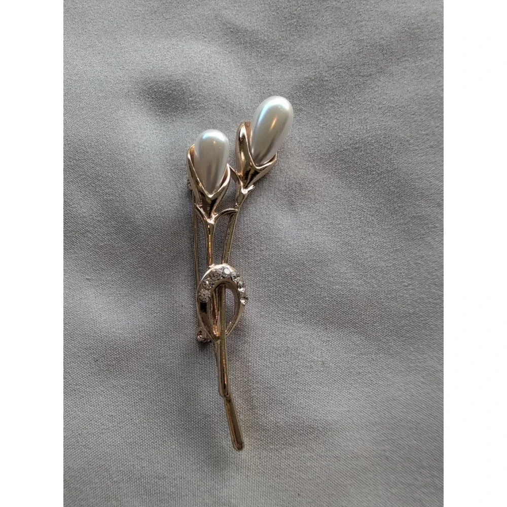 Flower on Stem‎ Callas Lilies Clear Rhinestones Pearl Vintage Gold Brooch